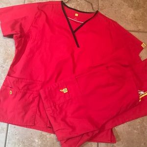 Wonderwink red scrub set. Larg top med not